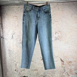 Judy Blue Light Blue Ankle Jeans size 9   C18